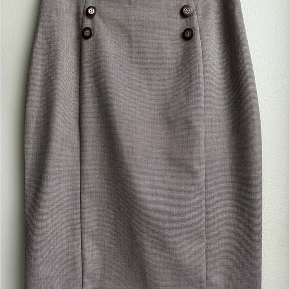 Chic Beige Skirt with Button Detail - Picture 1 of 8